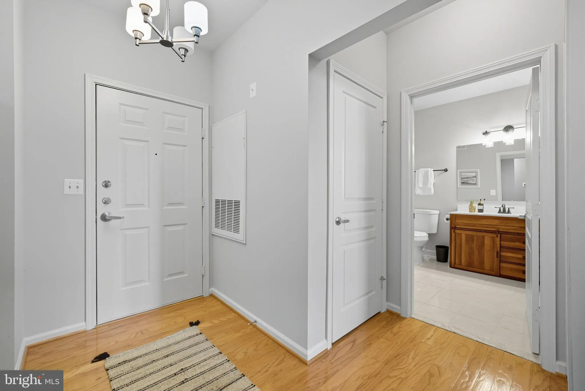 Reston, Virginia 20190, United States, 2 Bedrooms Bedrooms, ,2 BathroomsBathrooms,Residential,Pending,214265