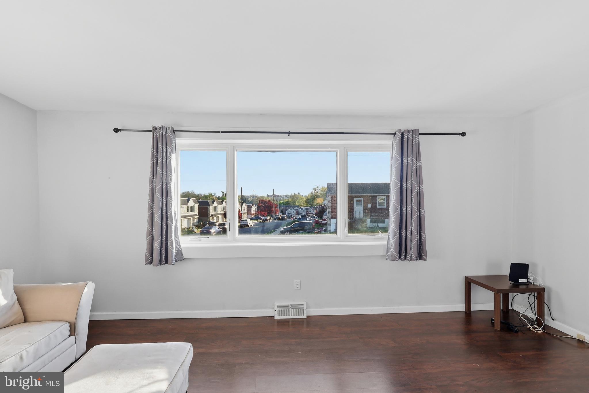 ROXBOROUGH - Residential