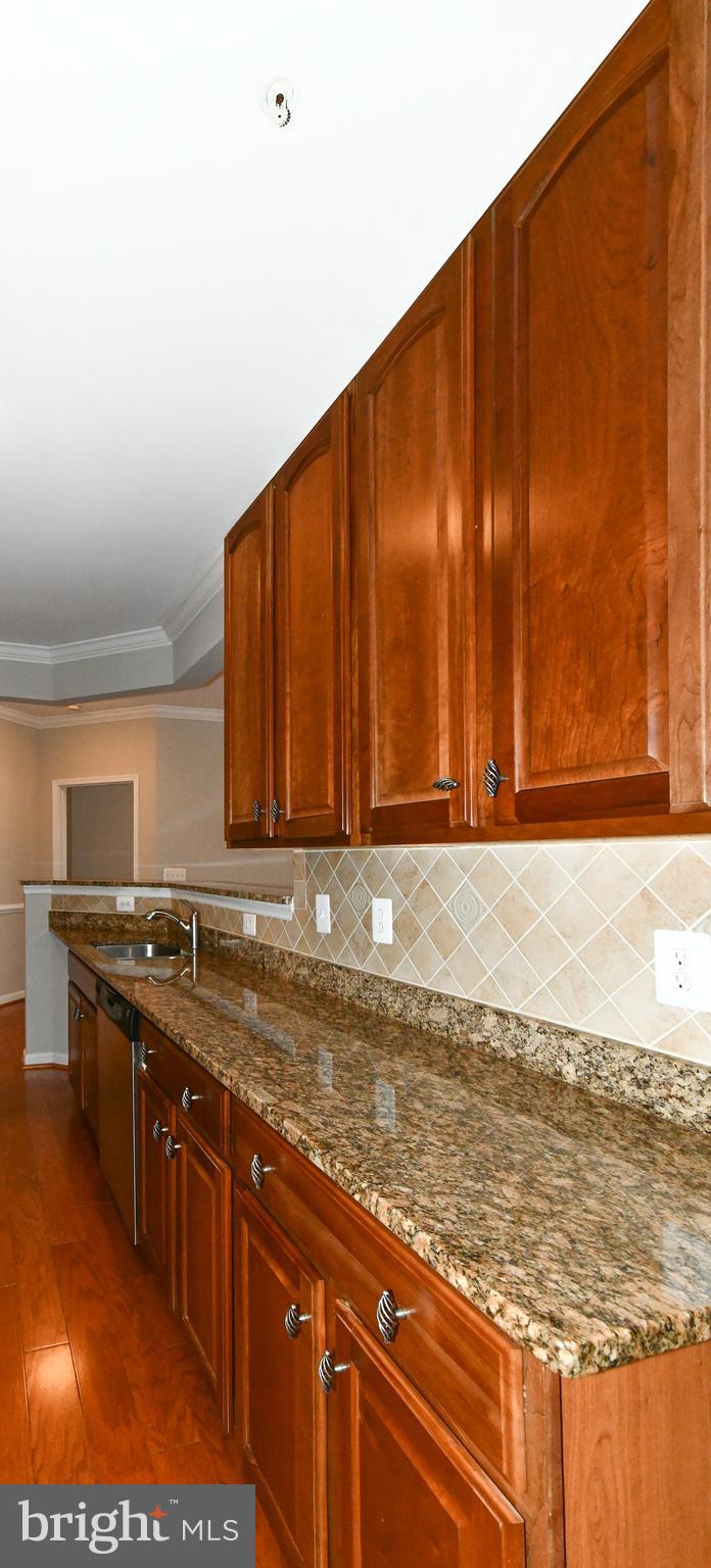 CAMERON GROVE CONDO IX> - Residential