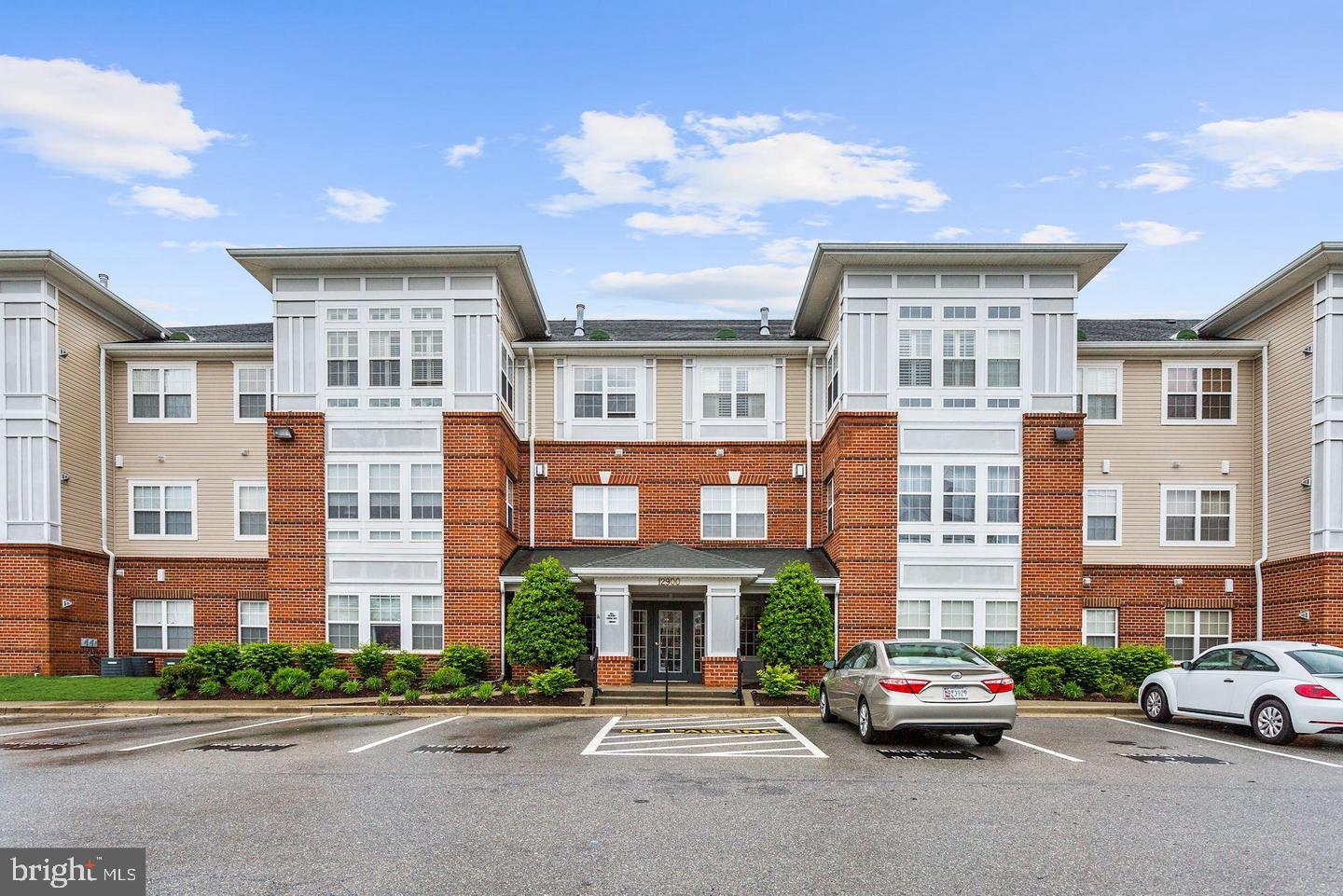 CAMERON GROVE CONDO IX> - Residential