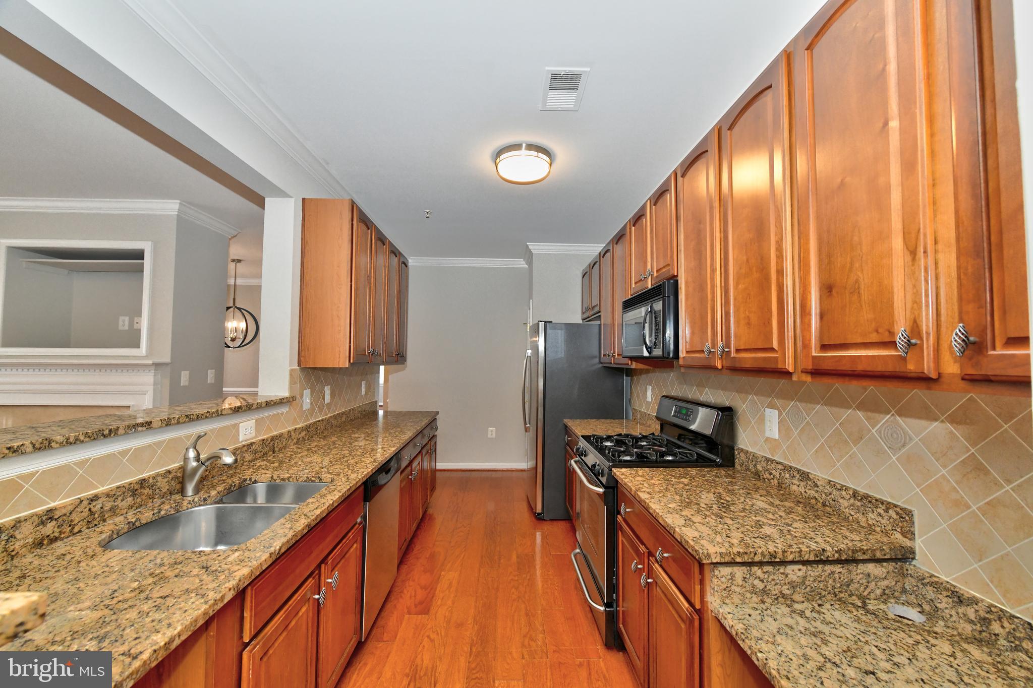 CAMERON GROVE CONDO IX> - Residential