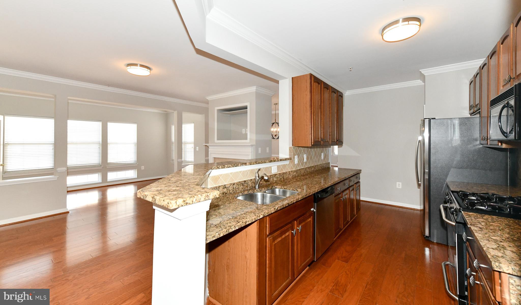 CAMERON GROVE CONDO IX> - Residential