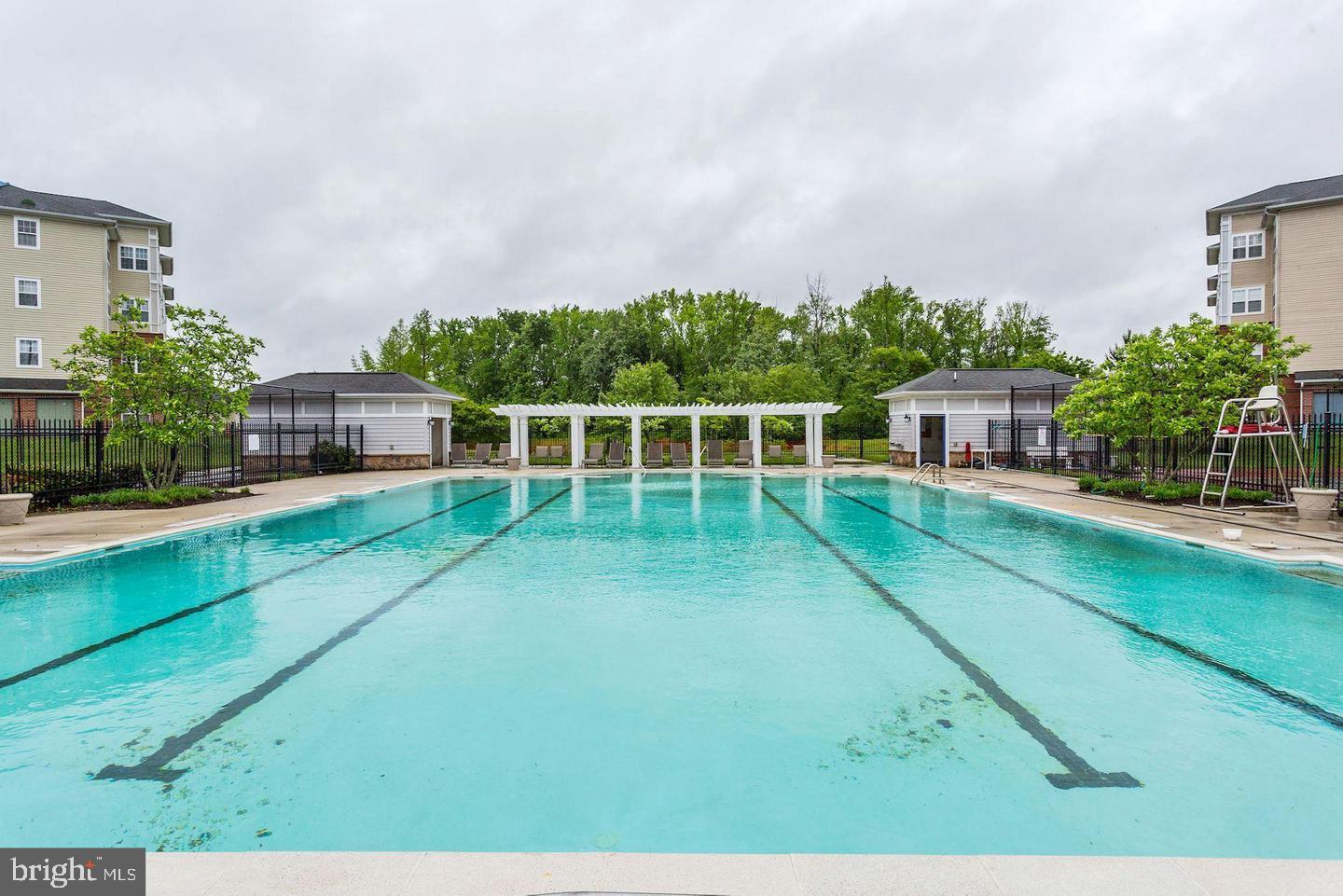 CAMERON GROVE CONDO IX> - Residential