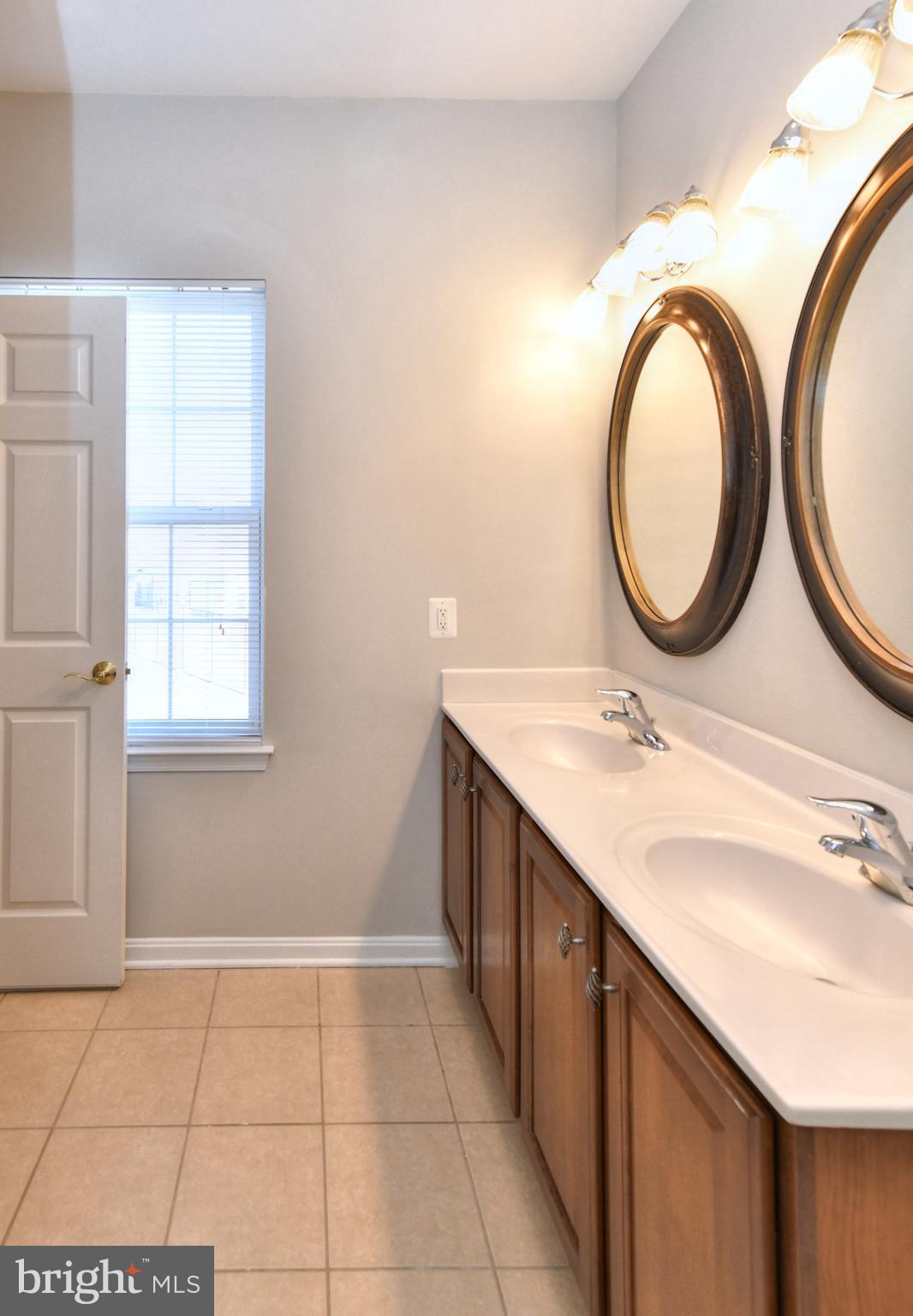 CAMERON GROVE CONDO IX> - Residential