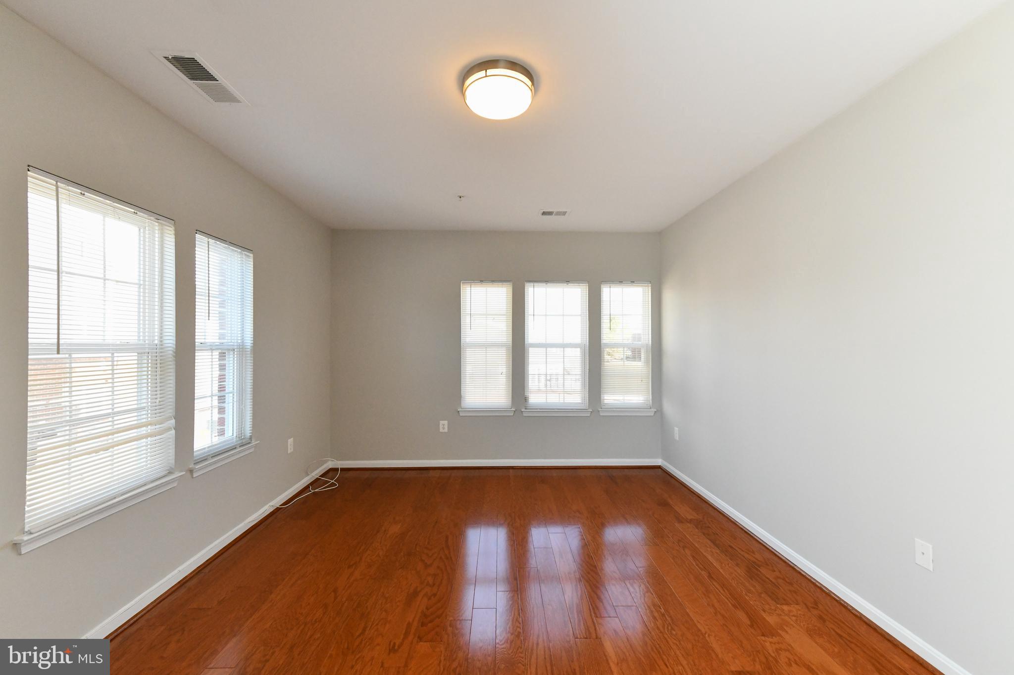 CAMERON GROVE CONDO IX> - Residential