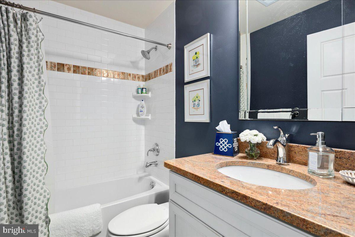 GOLF CLUB MANOR - Residential