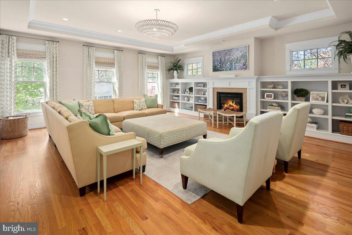 GOLF CLUB MANOR - Residential