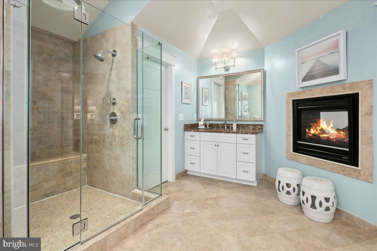 GOLF CLUB MANOR - Residential