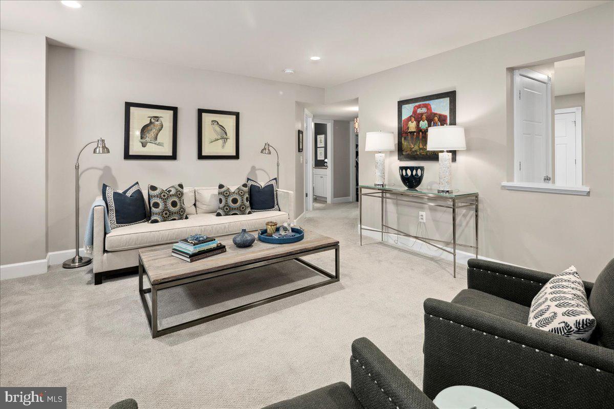 GOLF CLUB MANOR - Residential