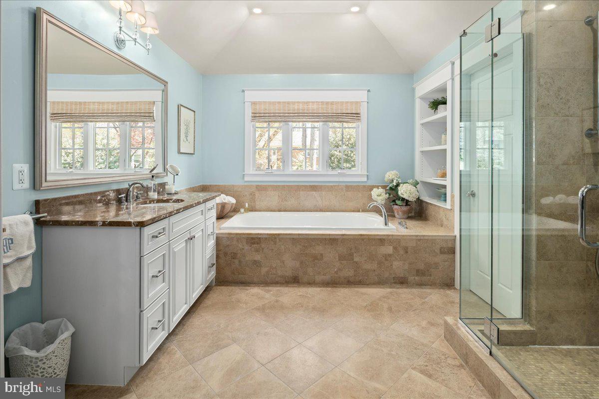 GOLF CLUB MANOR - Residential