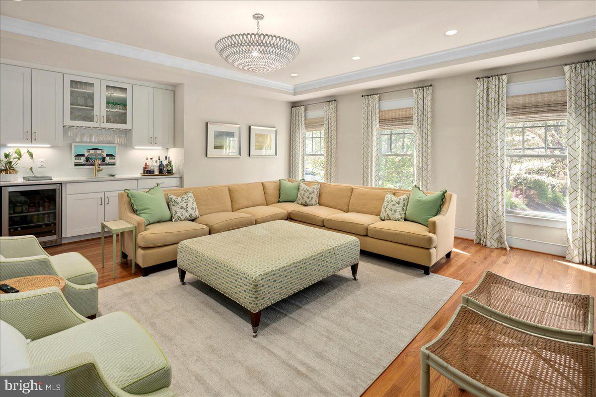 GOLF CLUB MANOR - Residential