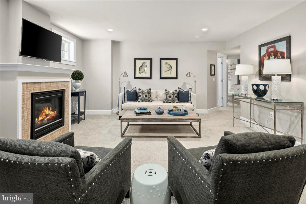 GOLF CLUB MANOR - Residential