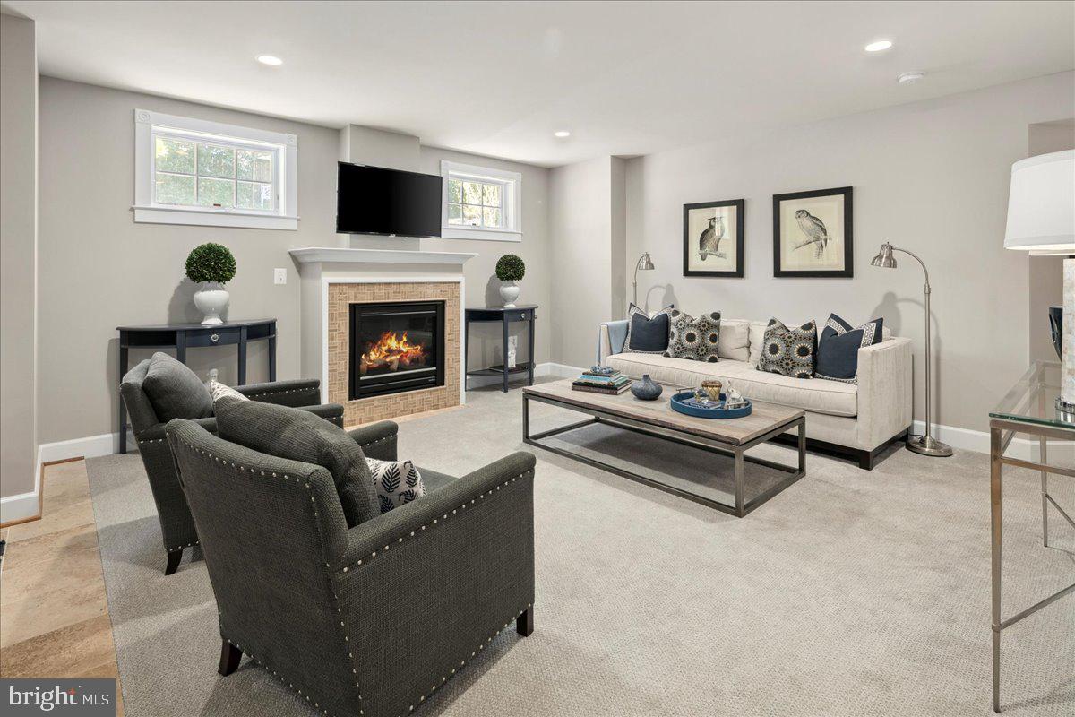 GOLF CLUB MANOR - Residential