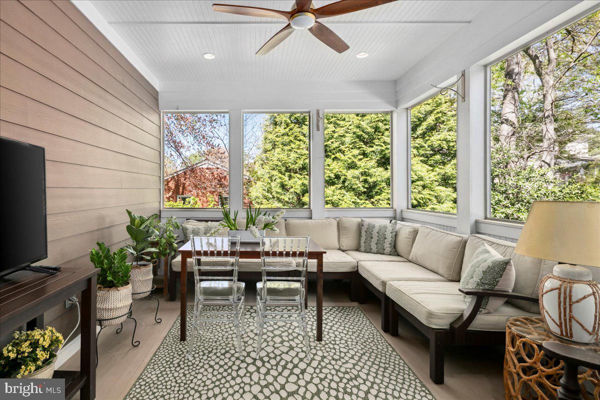 GOLF CLUB MANOR - Residential