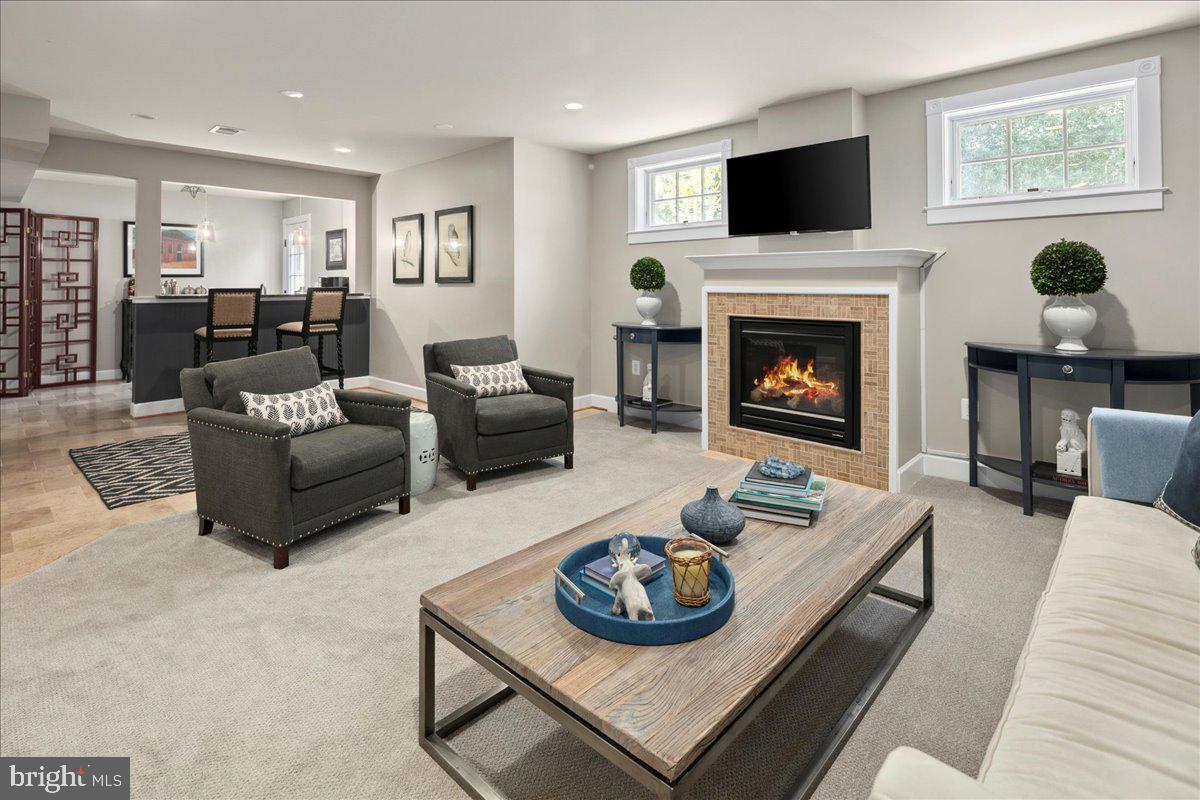 GOLF CLUB MANOR - Residential