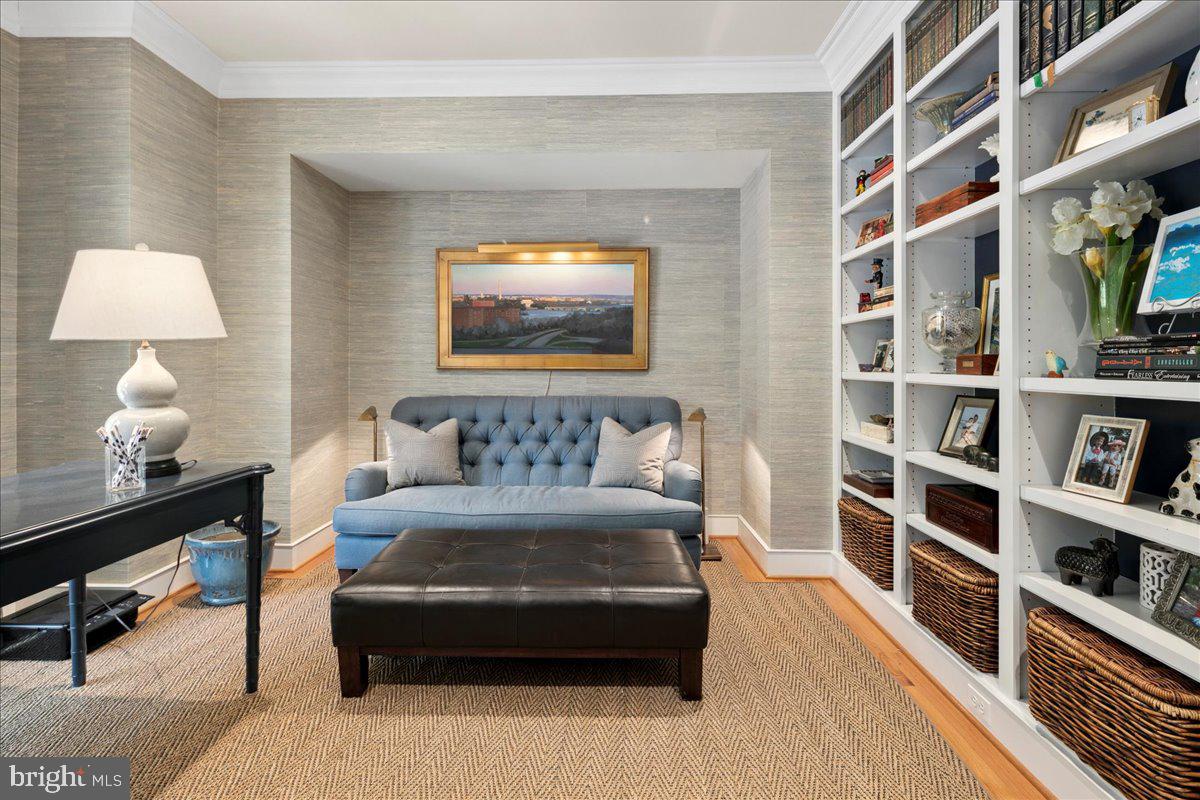 GOLF CLUB MANOR - Residential