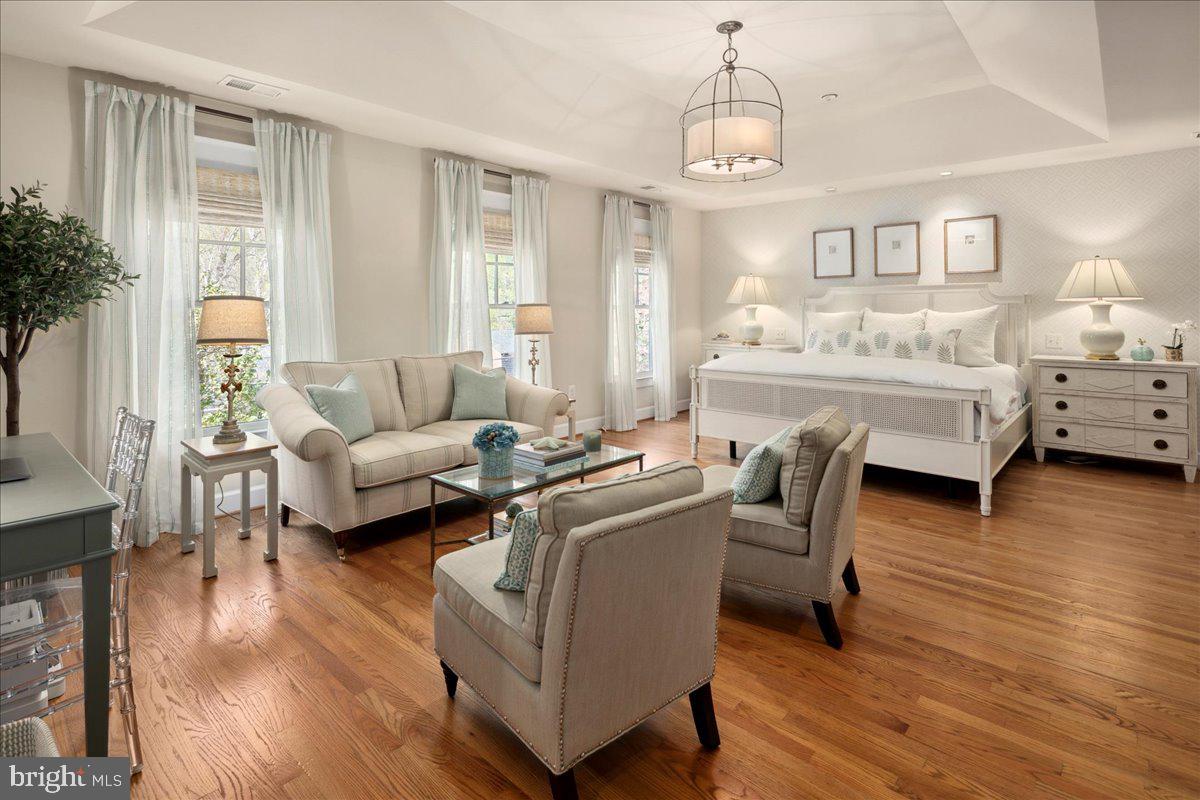 GOLF CLUB MANOR - Residential