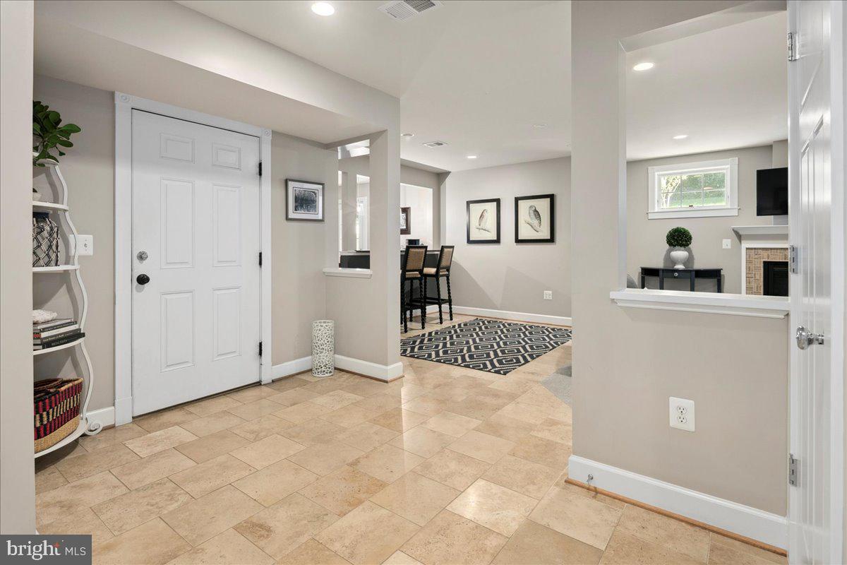 GOLF CLUB MANOR - Residential