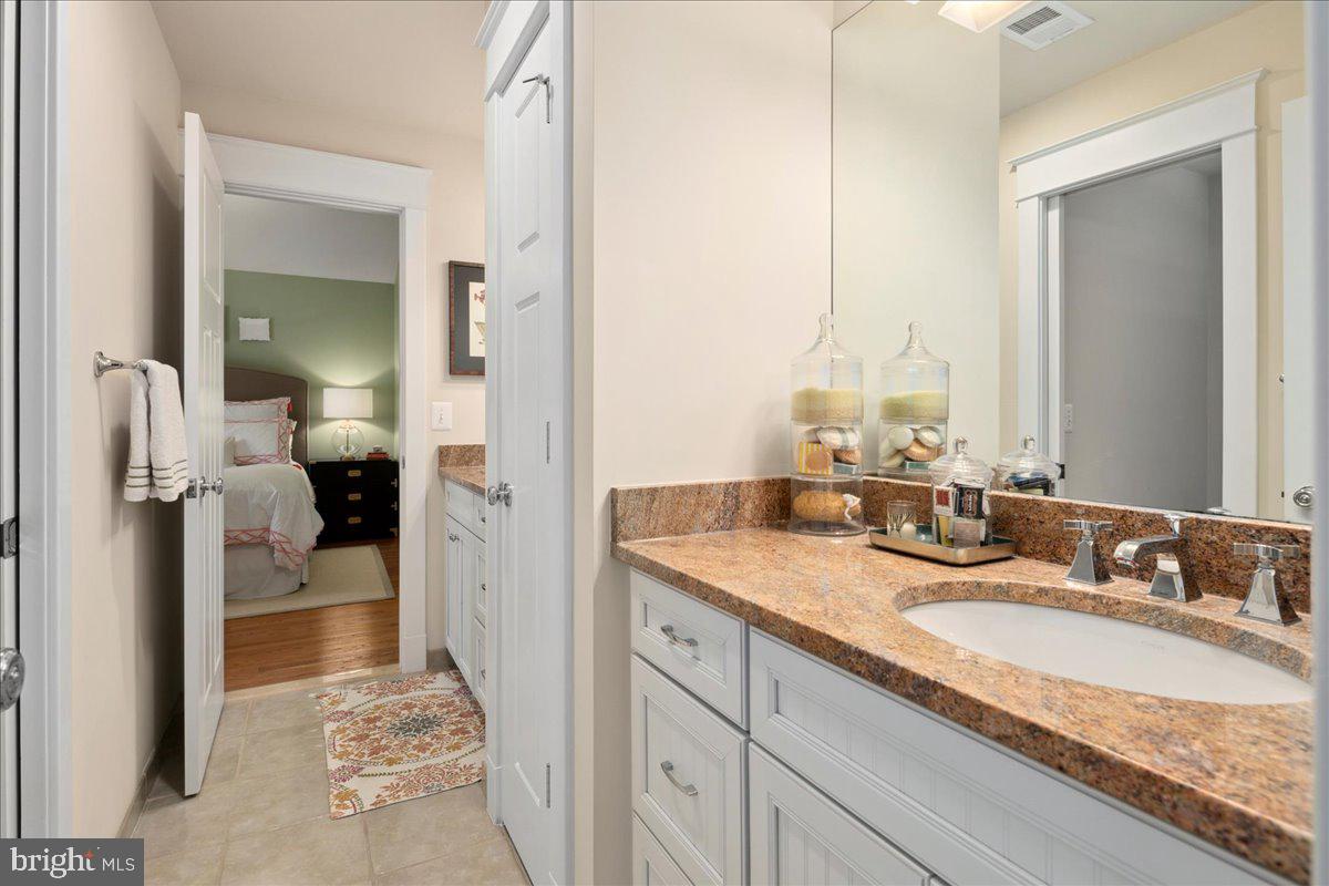 GOLF CLUB MANOR - Residential