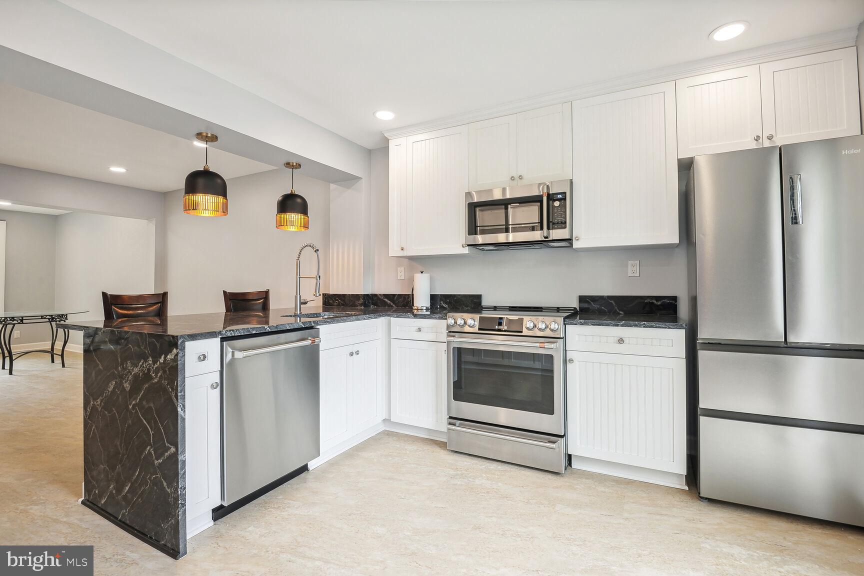 VILLAS DE ESPANA - Residential Lease