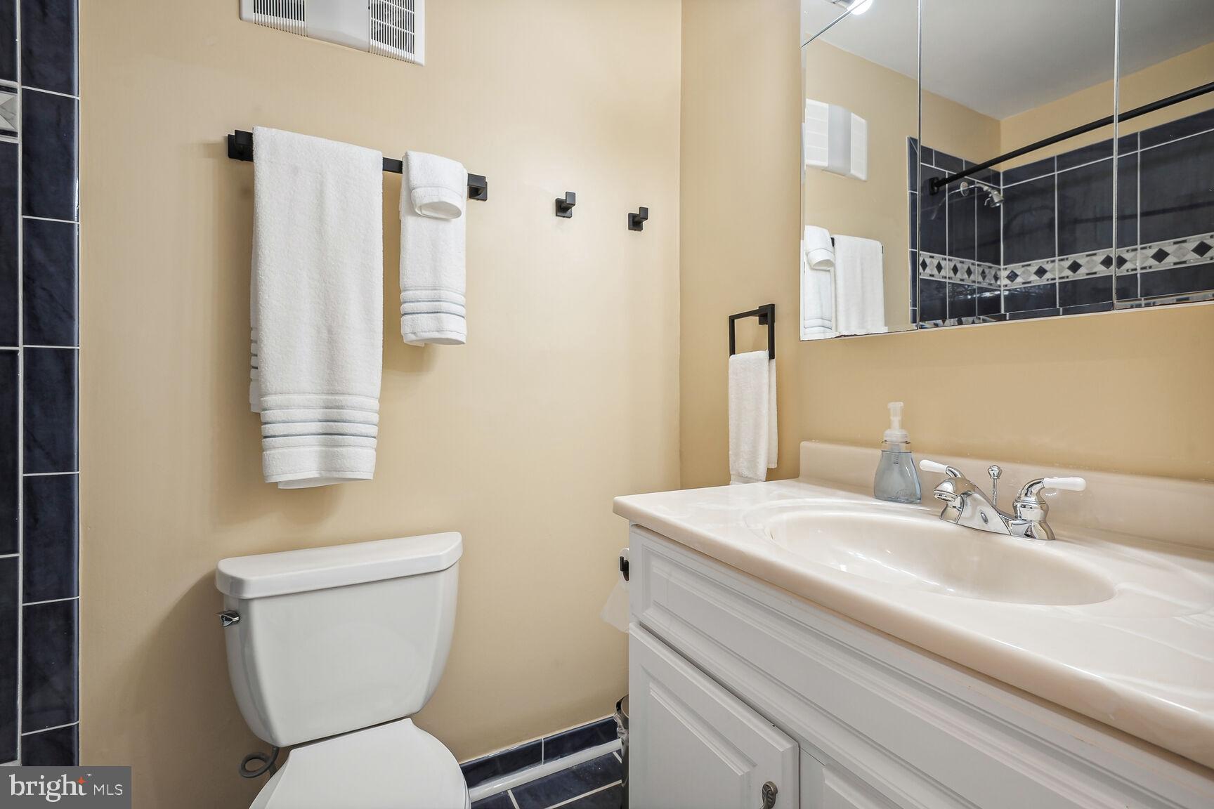 VILLAS DE ESPANA - Residential Lease