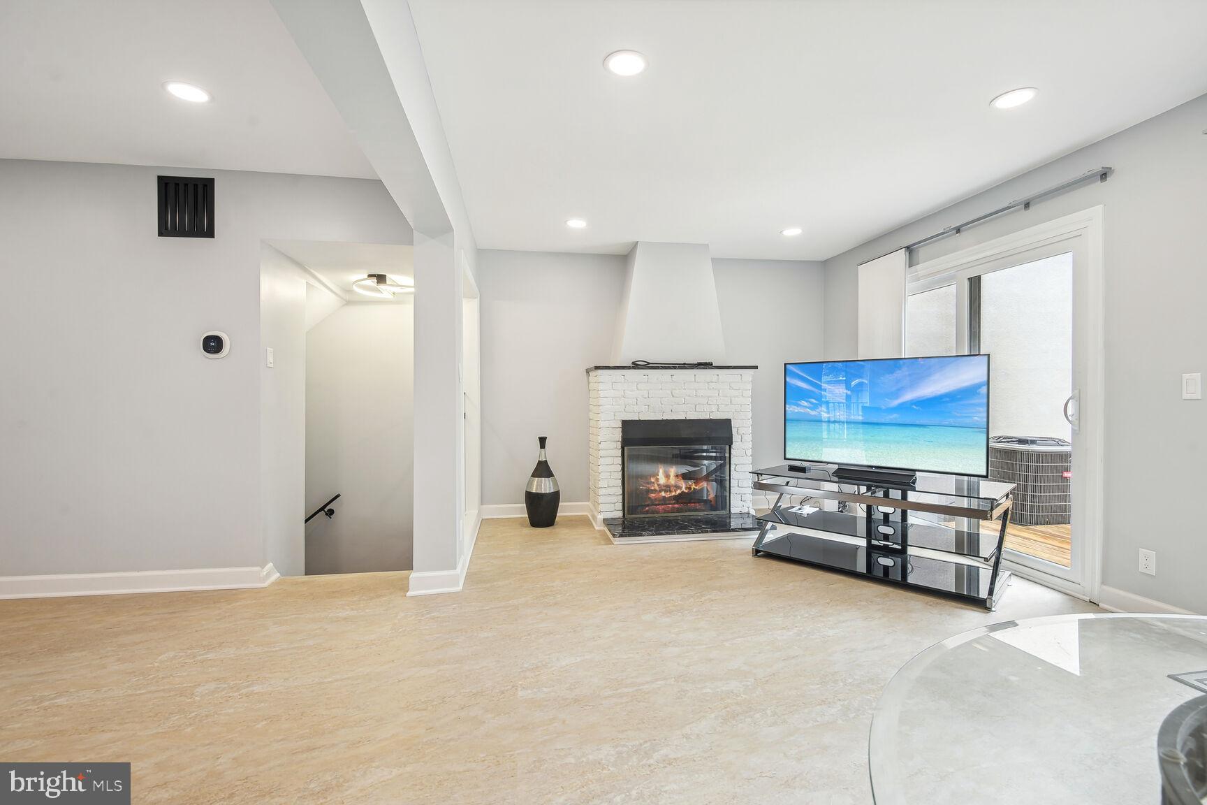 VILLAS DE ESPANA - Residential Lease