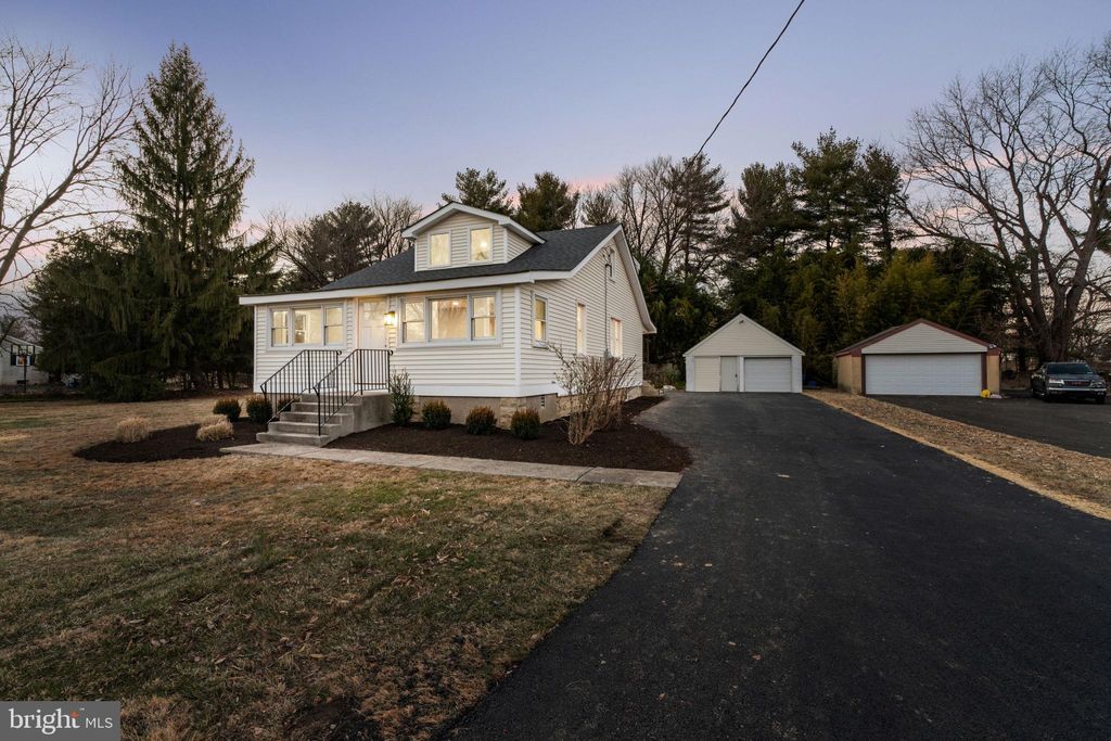 Photo of 414 Hallowell Avenue, HORSHAM, PA 19044 (MLS # PAMC2165698)