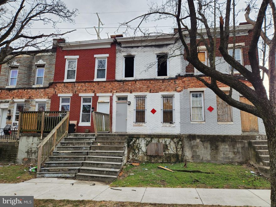 POST AUCTION: MAKE AN OFFER! 2 Story Townhouse located in the Westport area of Baltimore City. Residents can enjoy the nearby attractions such as Middle Branch Park, Swann Park, Under Armour Stadium, & Horseshoe Casino Baltimore. Property is Vacant. Easy Access to Major Traffic Arteries Route 295 & I-95. Deposit: $7,500.