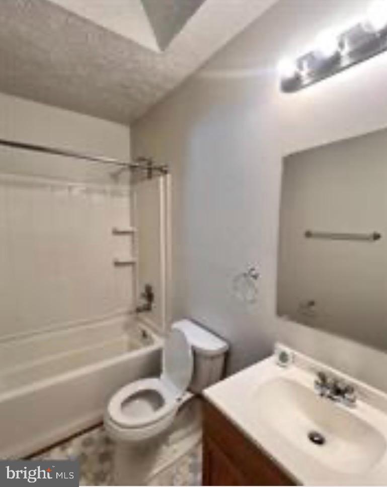 MILLWOOD TOWNE - PLAT TW - Residential Lease