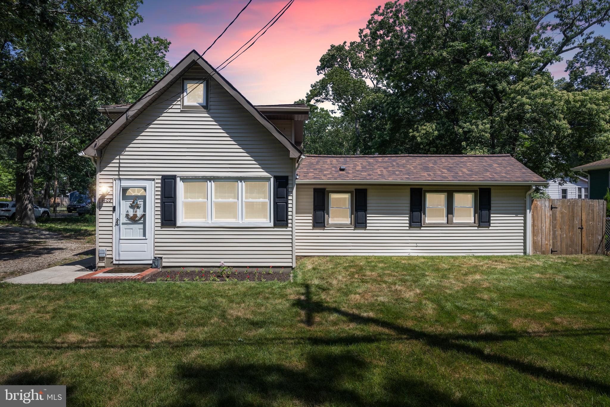 1402 E LAKESHORE DRIVE