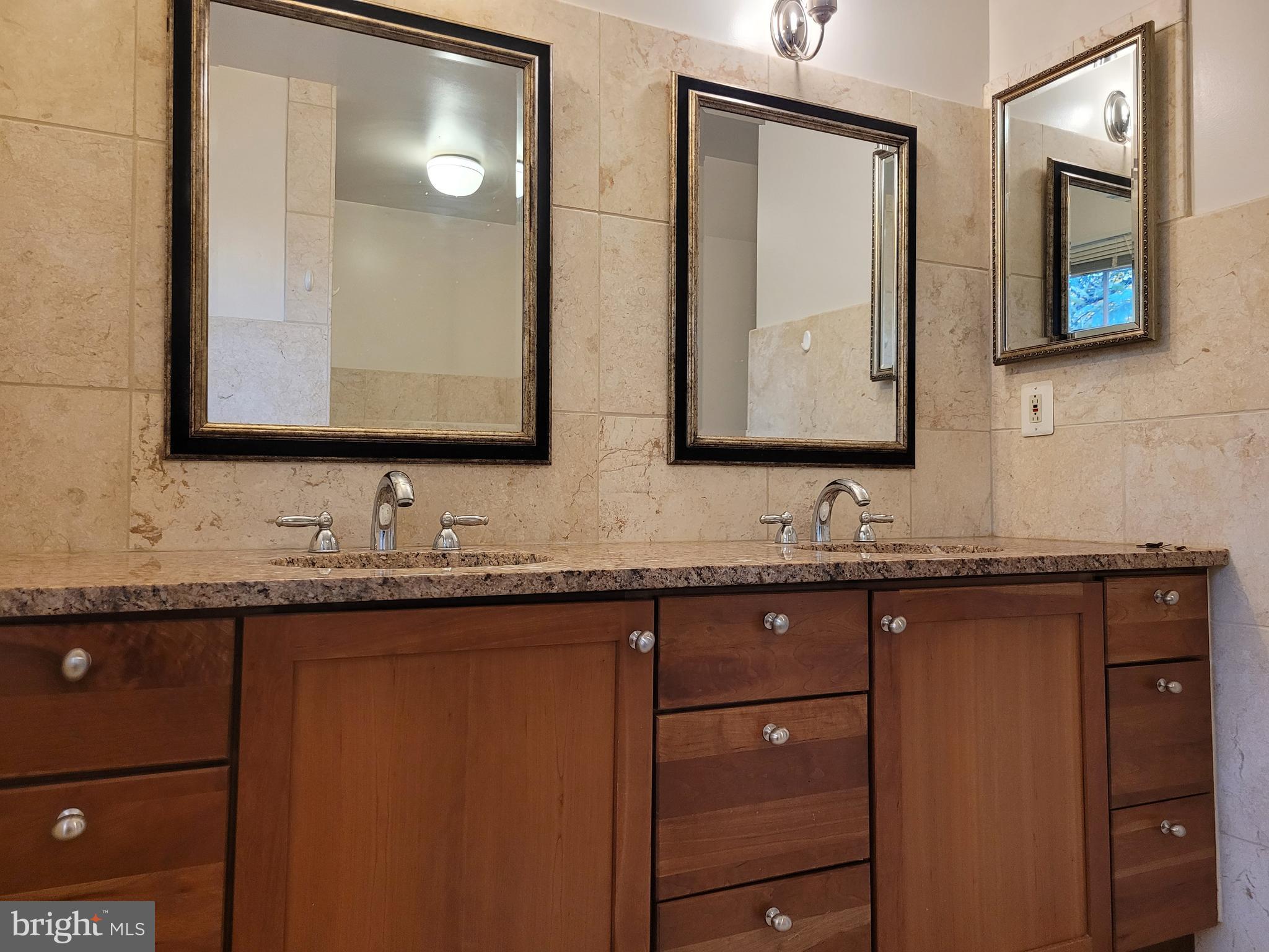 STRATTON COMMONS - Residential Lease