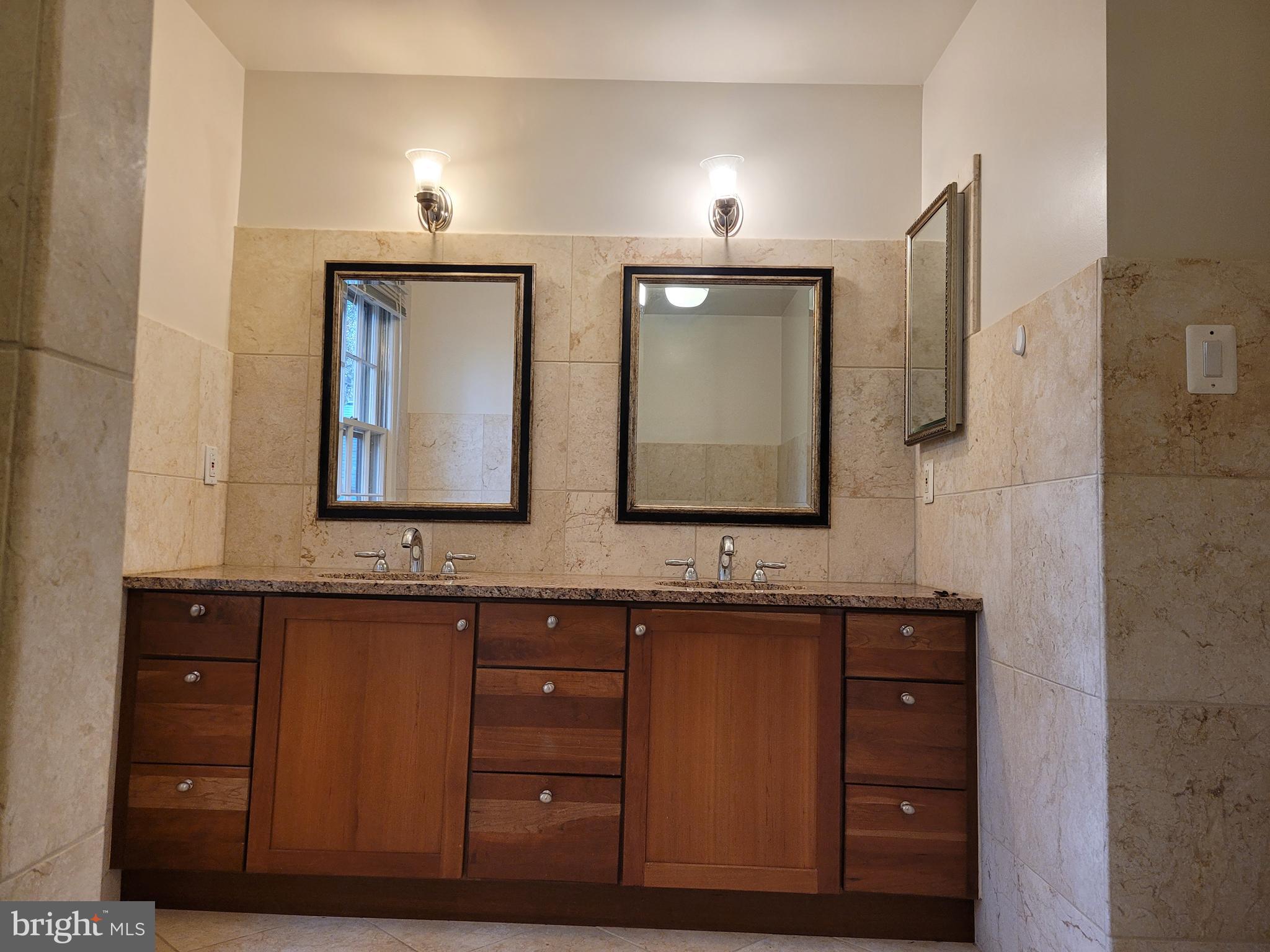 STRATTON COMMONS - Residential Lease