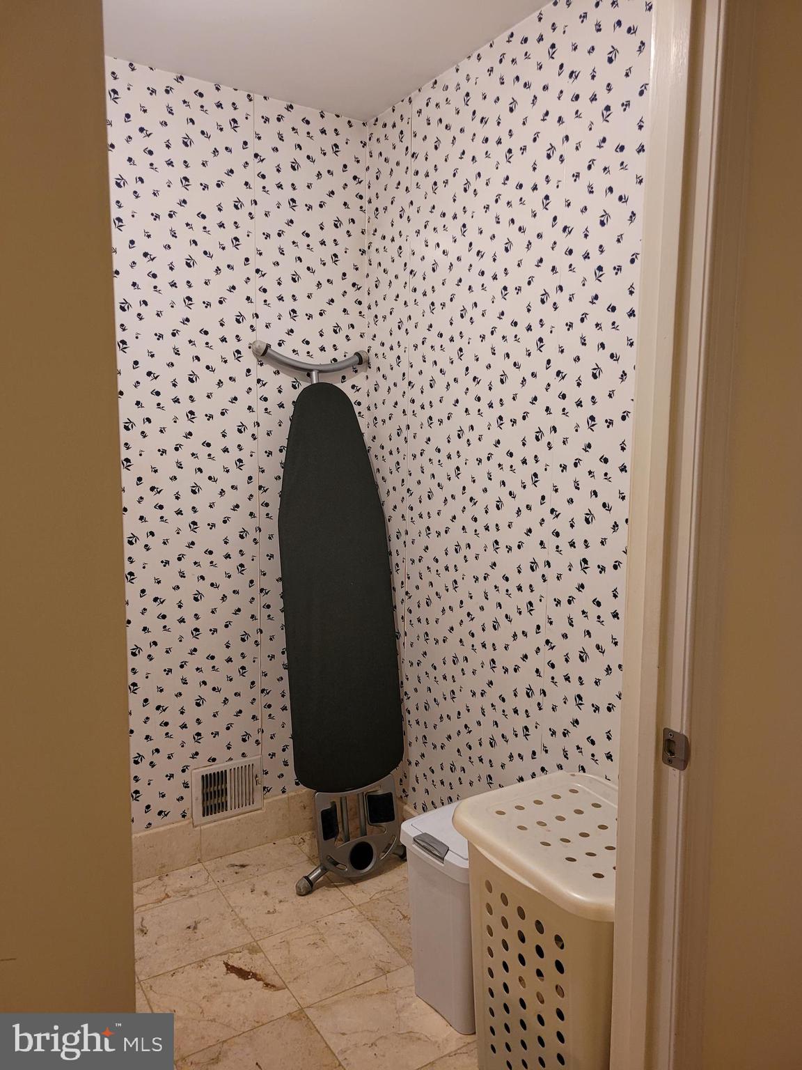 STRATTON COMMONS - Residential Lease