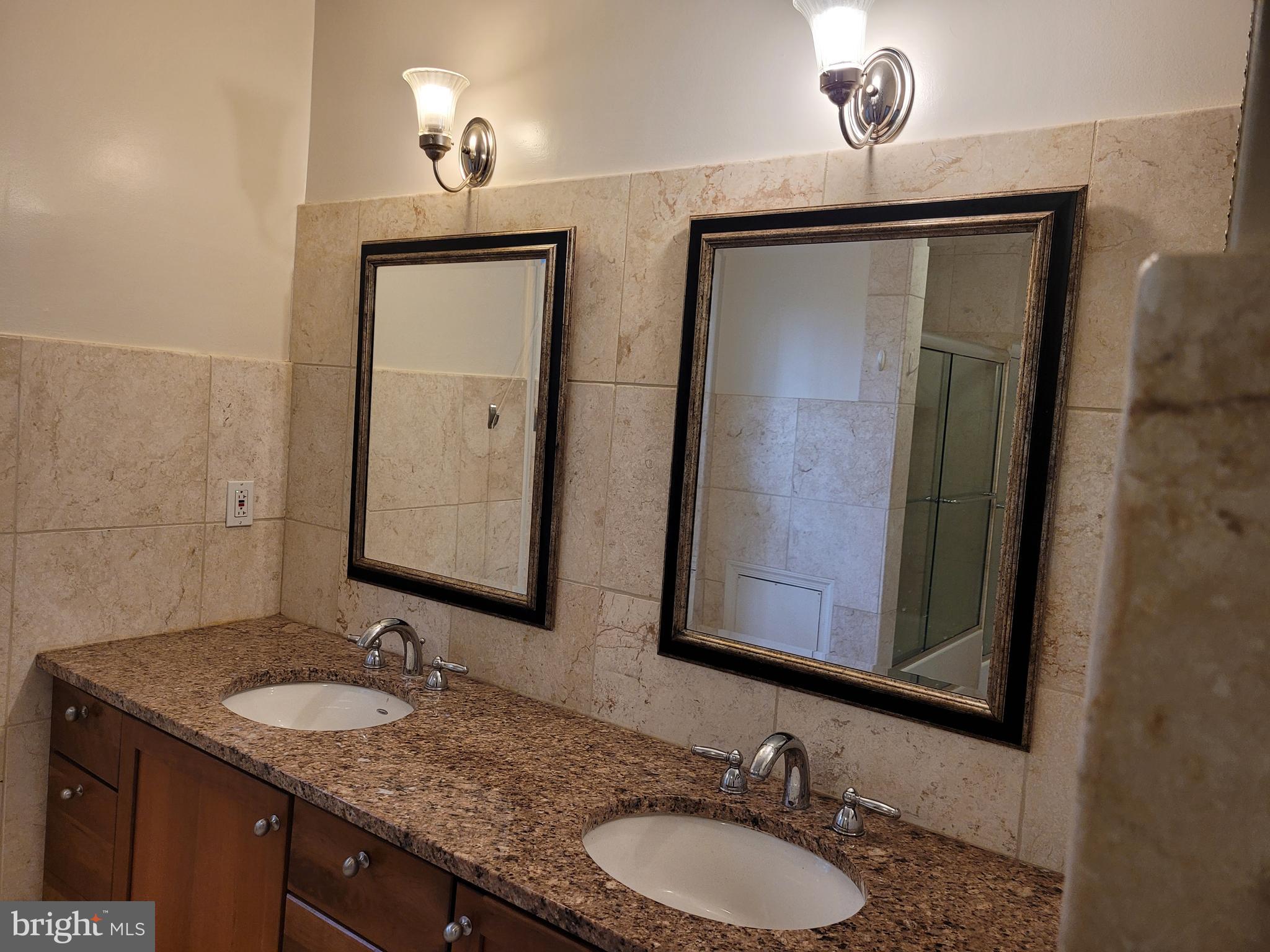 STRATTON COMMONS - Residential Lease