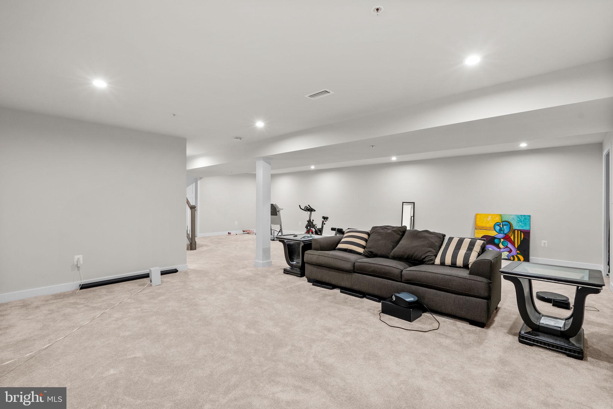 JAMES RUN CARRIAGE HOMES - Residential Lease