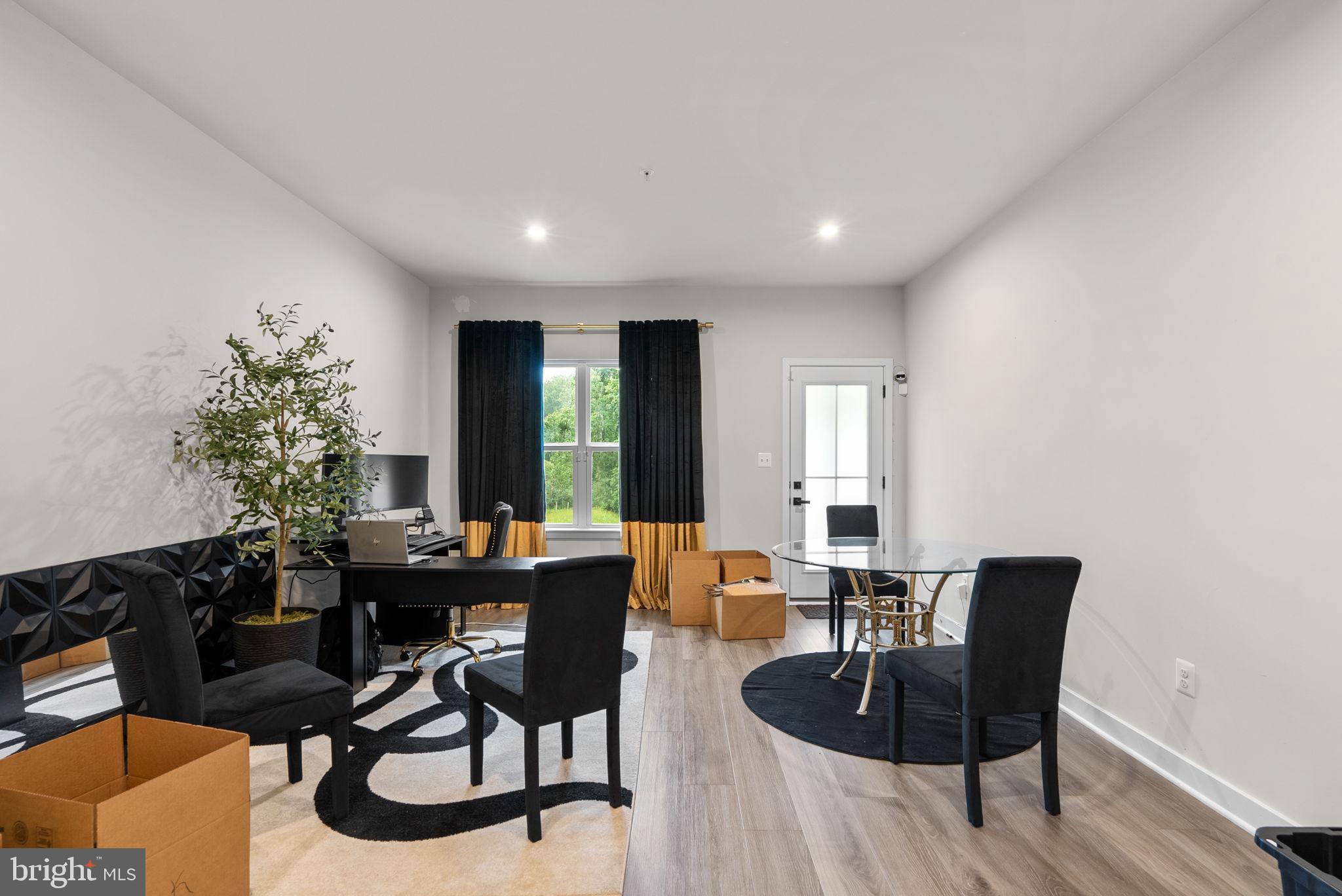 JAMES RUN CARRIAGE HOMES - Residential Lease