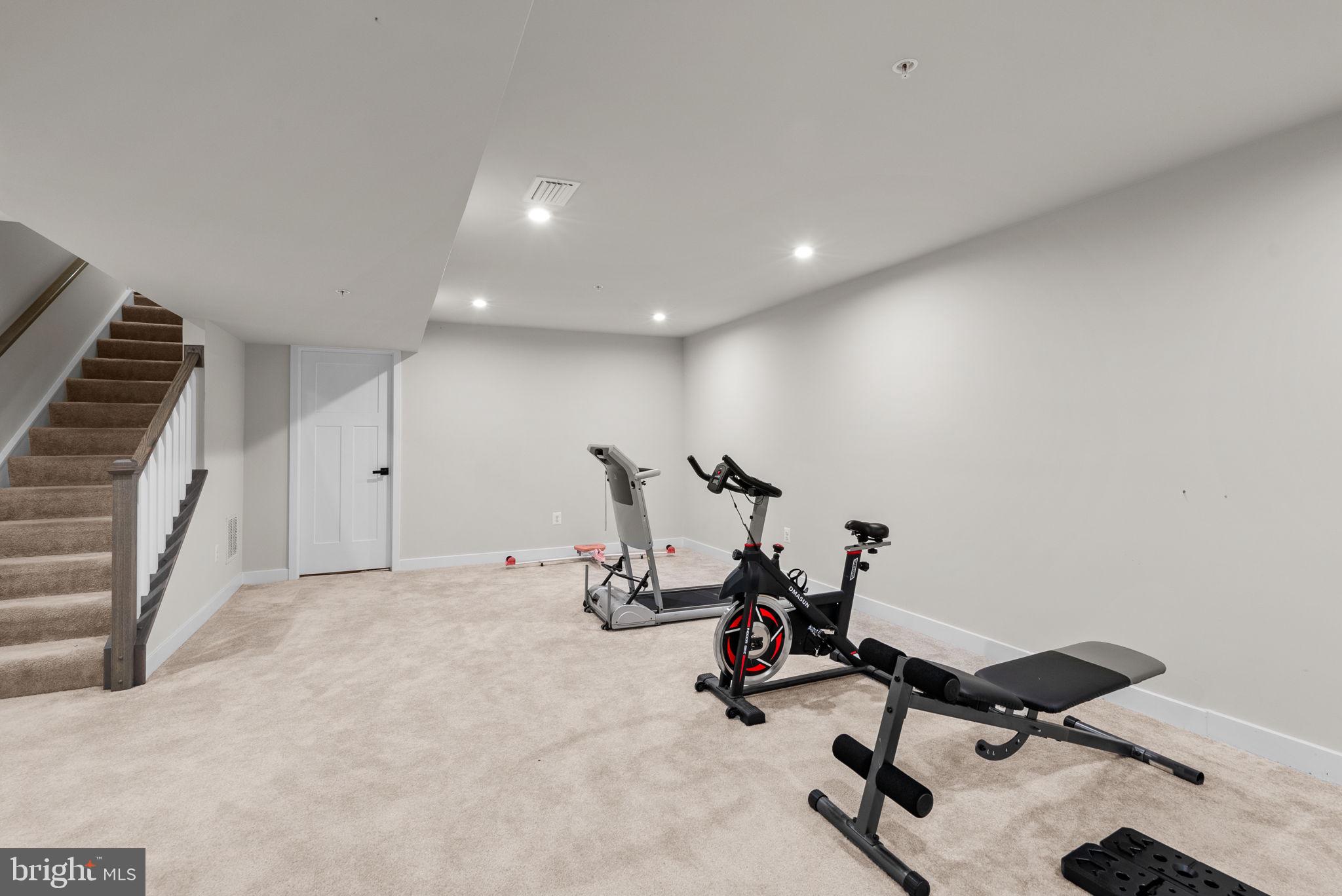 JAMES RUN CARRIAGE HOMES - Residential Lease