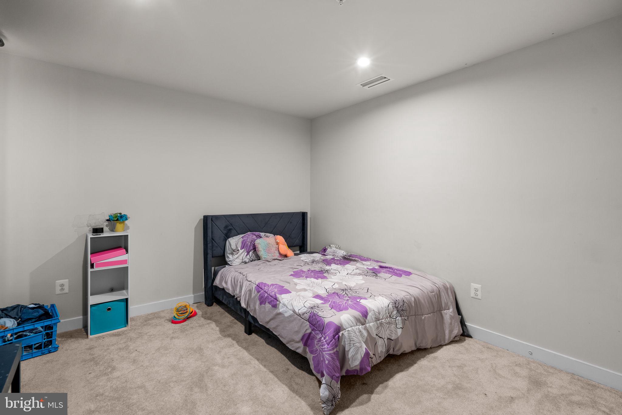 JAMES RUN CARRIAGE HOMES - Residential Lease