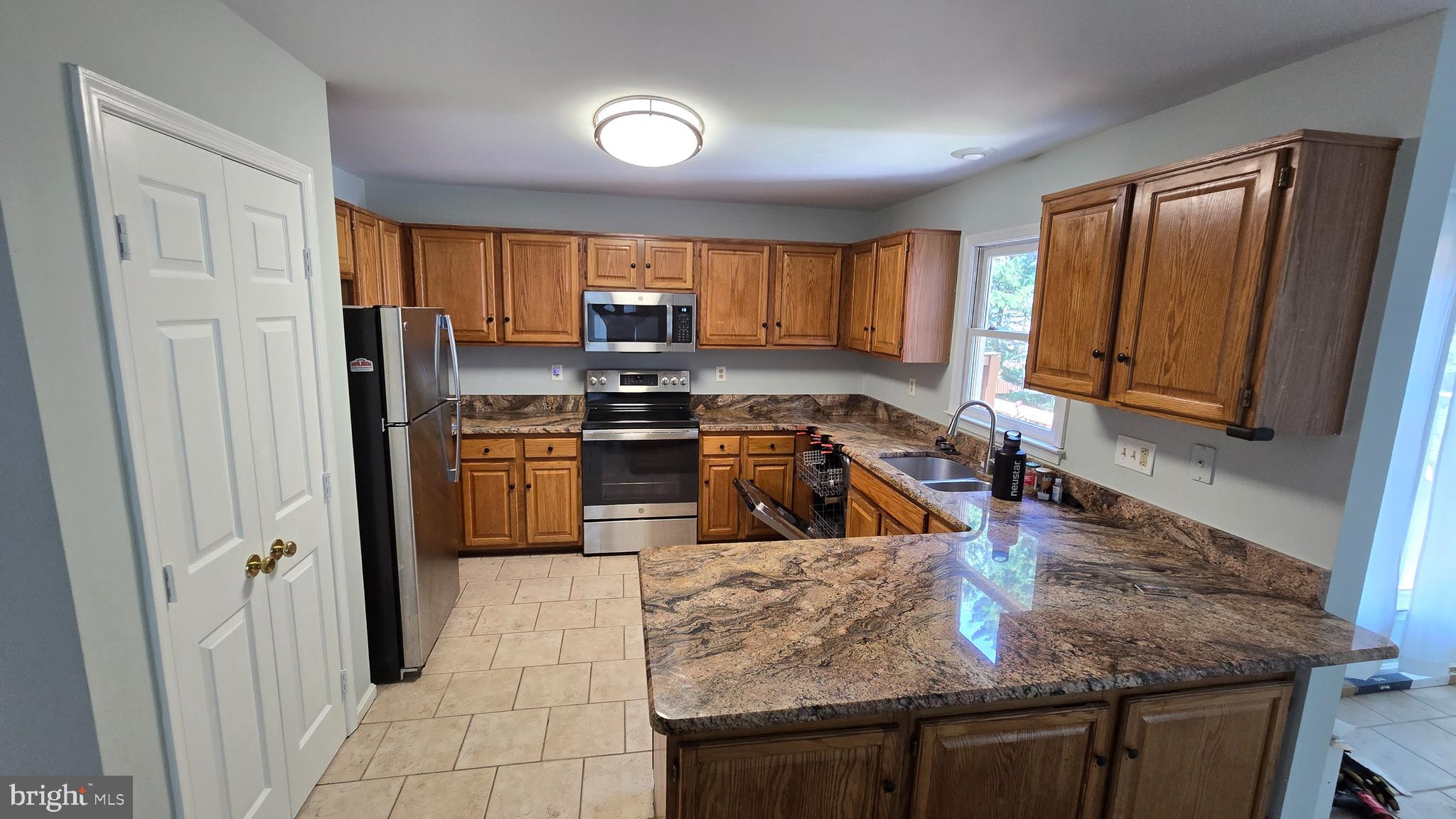 POTOMAC LAKES - Residential Lease