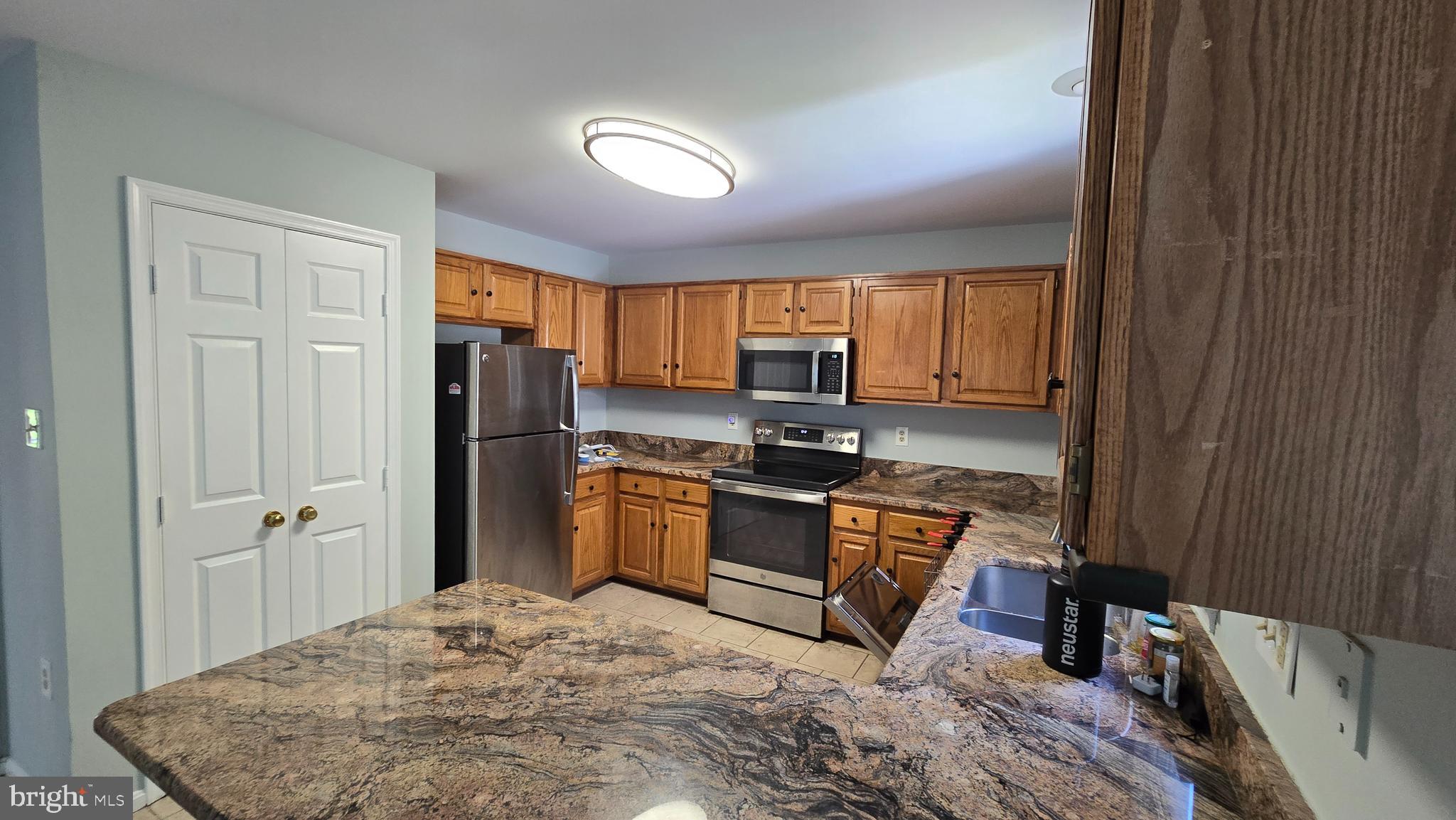 POTOMAC LAKES - Residential Lease