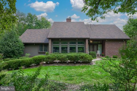 Photo of 12 WATERFRONT ESTATES DR, LANCASTER, PA 17602 (MLS # PALA2041394)