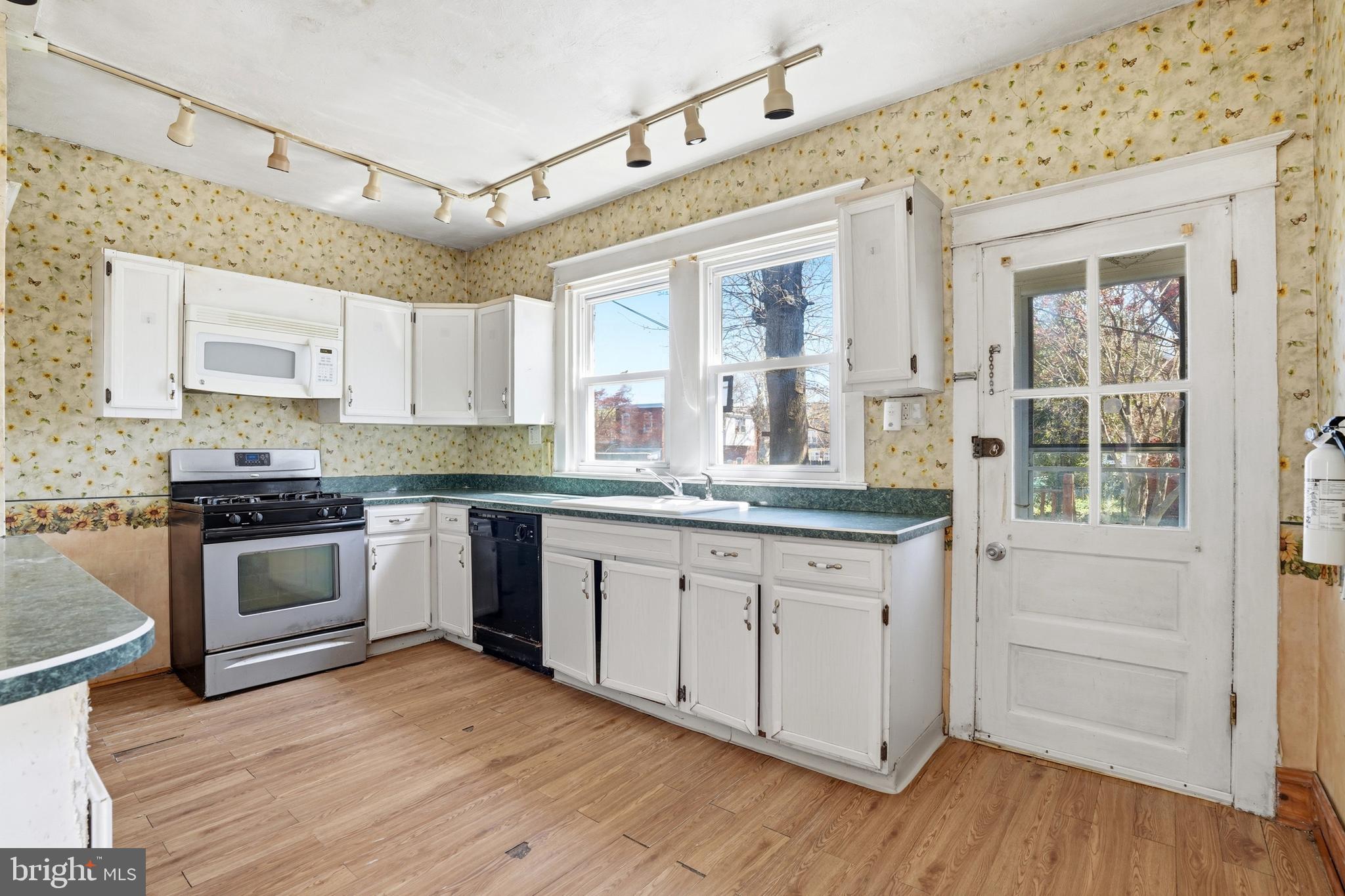 OXFORD CIRCLE - Residential