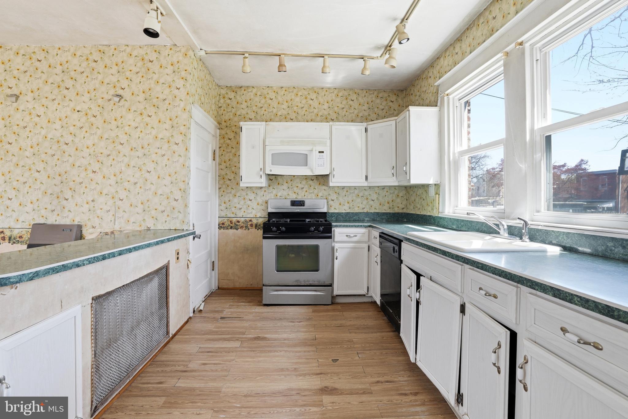 OXFORD CIRCLE - Residential