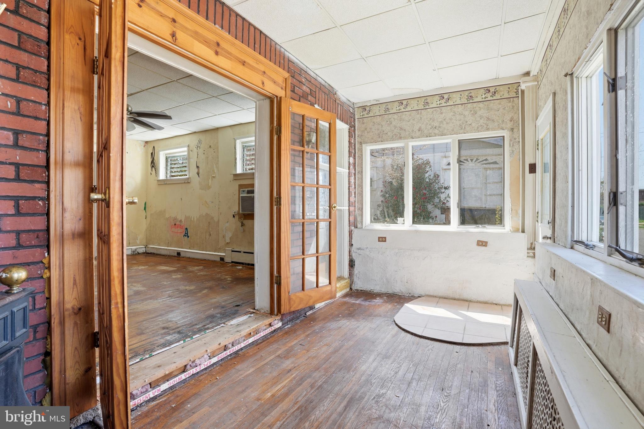 OXFORD CIRCLE - Residential