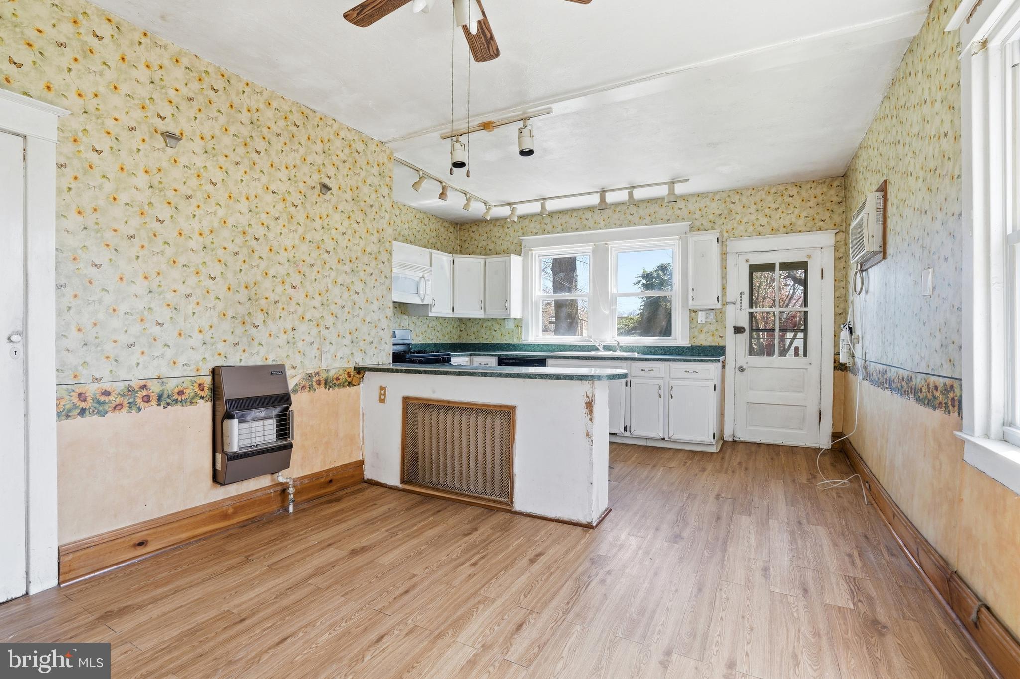 OXFORD CIRCLE - Residential