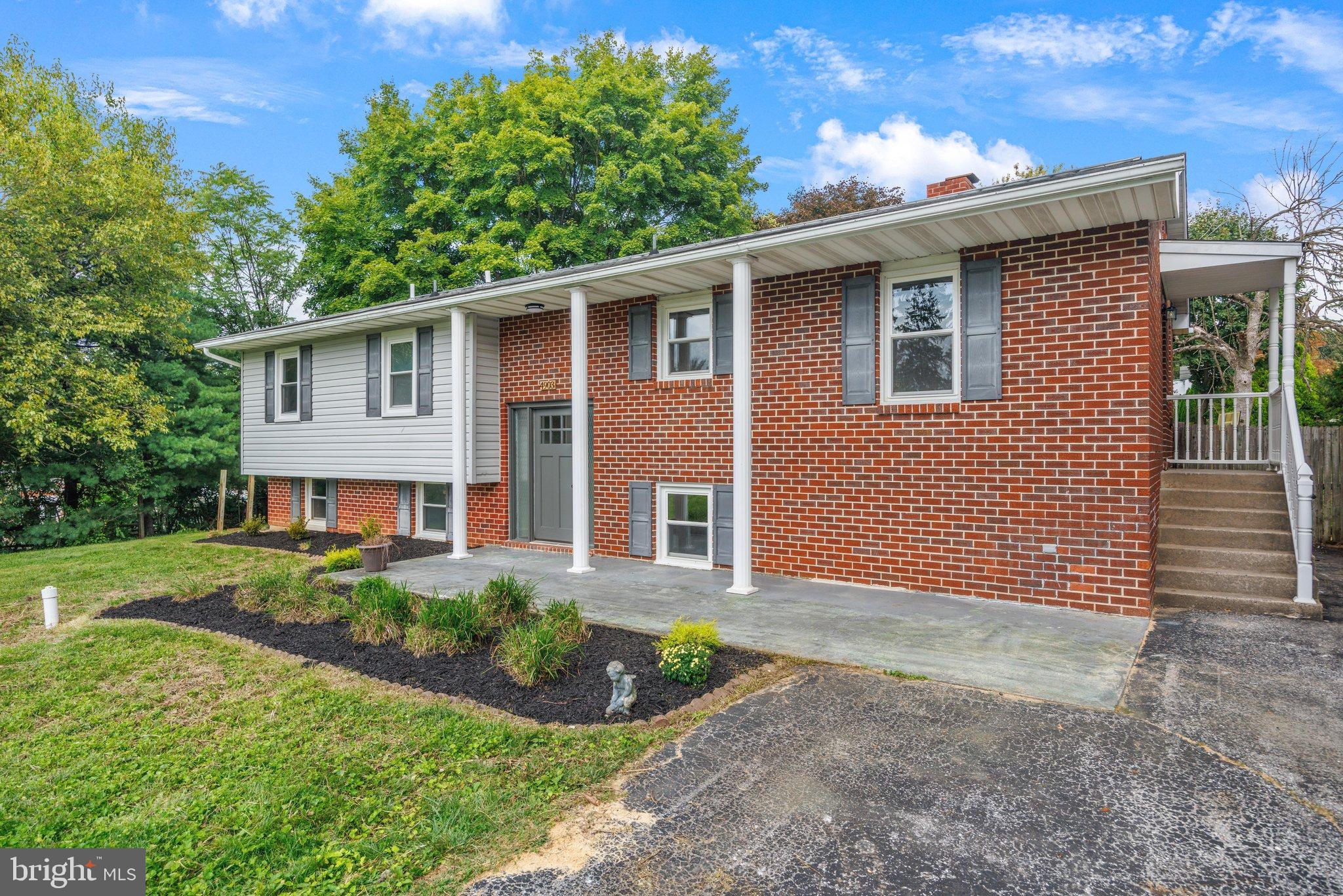 4903 ORIOLE COURT