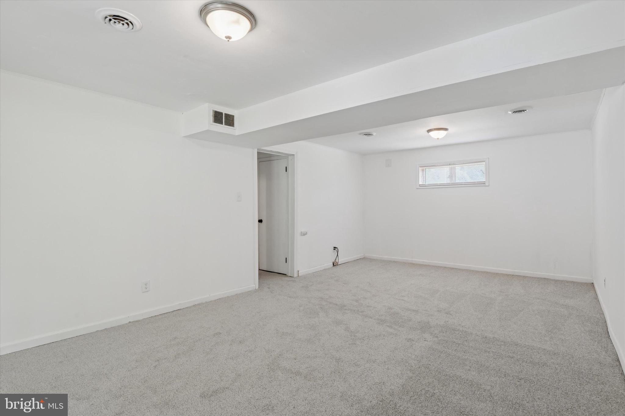 LARKIN KNOLL - Residential