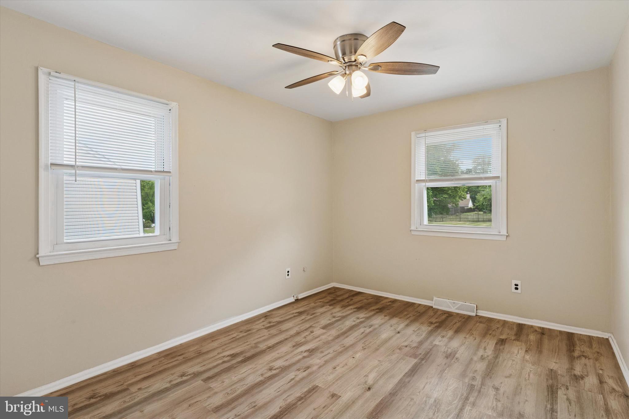 LARKIN KNOLL - Residential