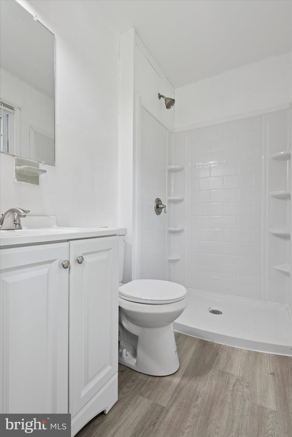 LARKIN KNOLL - Residential