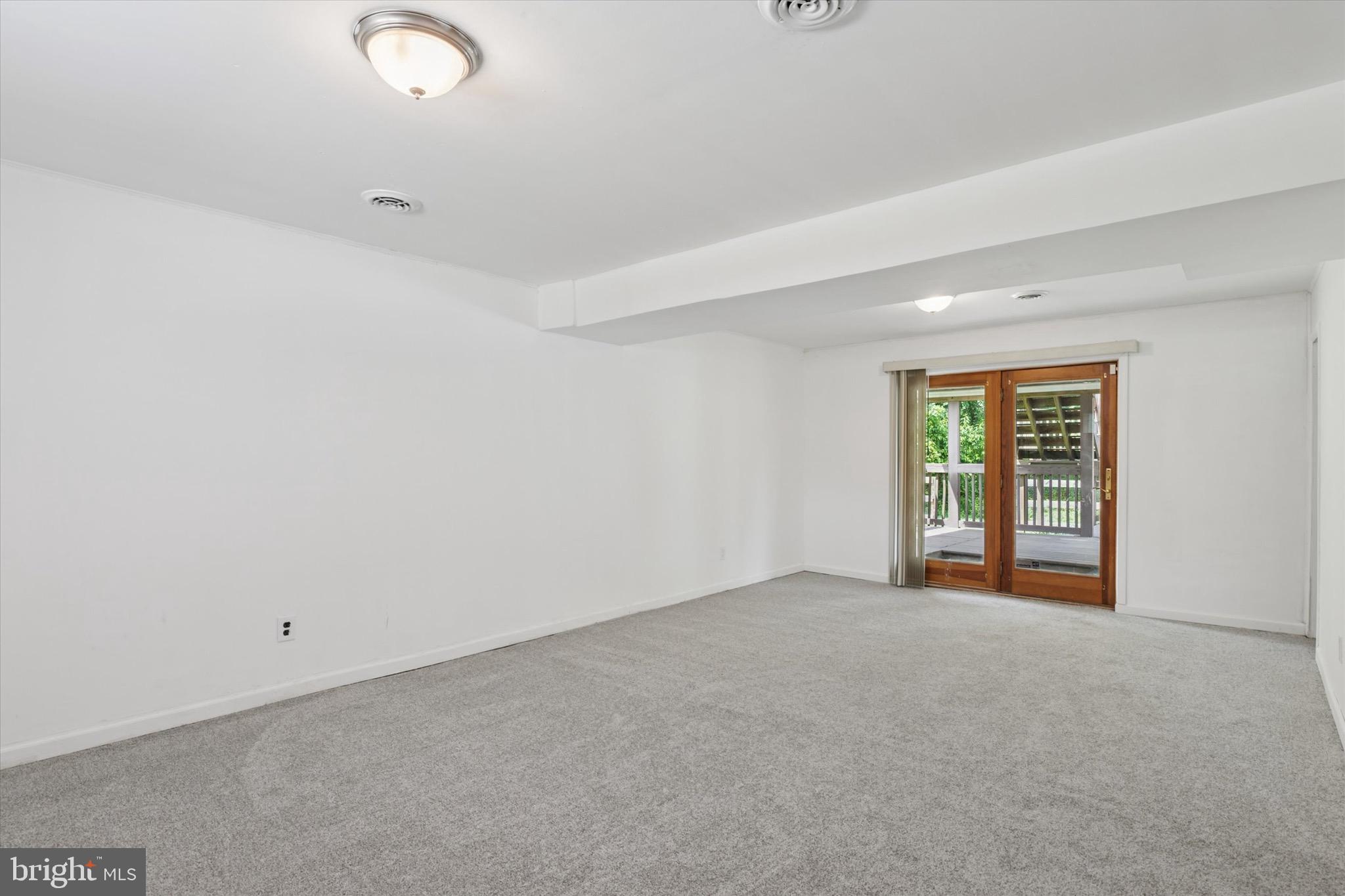 LARKIN KNOLL - Residential